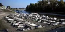 Grandi lingue di sabbia emergono nel Danubio a causa della siccit&agrave;