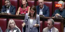 Chat Delmastro, protesta di Avs in Aula a Montecitorio, Bonelli e gli altri deputati si bendano