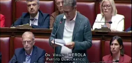 Strage di Bologna, Virginio Merola si commuove alla Camera: video