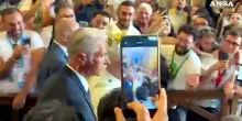 Papa Leone acclamato dai giovani ad Assisi: cori e applausi