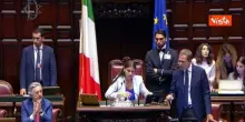 Morto Francesco Guccini, La Camera lo omaggia con un lungo applauso