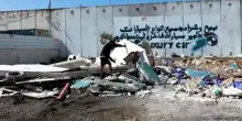 Cisgiordania, raid a Qalandiya: demolite attivit&agrave; commerciali