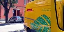 Le canzoni di Guccini sparate a tutto volume nella strada dove abitava