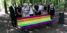 Berlino, un albero e una panchina arcobaleno per vittime dell'attentato