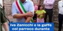 Iva Zanicchi e la gaffe col parroco durante l'inaugurazione delle targhe col suo nome