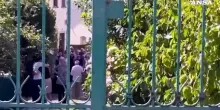 Ultimo saluto a Guccini tra applausi e commozione a Pavana