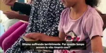 A Gaza si cerca di sfuggire dal caldo delle tendopoli andando al mare