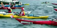 Parata di kayak a Copenaghen a sostegno della Groenlandia
