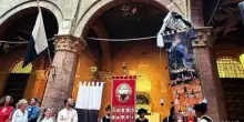 Siena, Teodora Axente ha creato il Drappellone del Palio del 16 agosto
