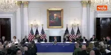 Tavolo rotonda minatori Usa, Trump riceve dell'oro: Molto prezioso, la gente non lo sa