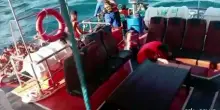 Indonesia, traghetto in fiamme al largo di Bali: passeggeri soccorsi
