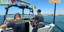 Controlli Gdf litorale sud romano, sequestrati 21 mila articoli contraffatti