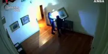 Recuperati i tre quadri rubati a Parma, nei video di sorveglianza i ladri in azione