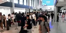 Giappone in tilt a causa delle piogge torrenziali: 8 morti e in migliaia bloccati all'areoporto di Narita
