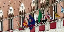 Palio di Siena rinviato a domani per la pioggia