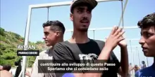 Ceuta, l'attesa dei migranti tra spiaggia e centro d'accoglienza