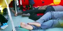 Nave di Emergency soccorre un'imbarcazione, 57 i migranti a bordo