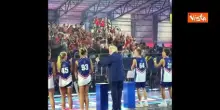 Trump balla la 'Trump Dance' sul palco dei 'Patriot Game' con le giovani atlete