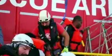 Nave di Emergency verso Bari, a bordo naufraghi con ustioni e stremati
