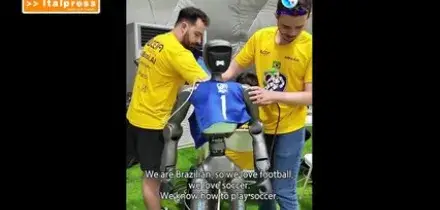 Cina, squadre internazionali di calcio robotico si scaldano per Giochi mondiali