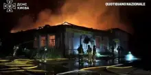 Attacco russo con missili e droni russi su Kiev, colpiti palazzi e magazzini