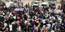A Gaza funerali per 50 persone, recuperate da macerie di 3 anni di guerra