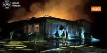 Massiccio attacco russo su Kiev incendi nella capitale ucraina