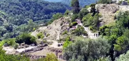 Il parco della memoria nella frazione cancellata dal sisma