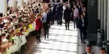 Papa Leone &egrave; arrivato al Meeting di Rimini, applausi e cori da stadio