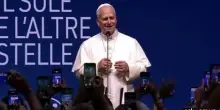 Papa al Meeting: &egrave; bello vedervi in tanti, applausi sono per Ges&ugrave;