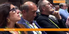 Papa al Meeting "Prima di confini e istituzioni ci sono sempre le persone"