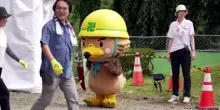 Giappone, in mille tirano le corde per spostare il castello di Hirosaki