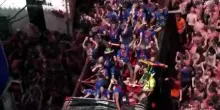 Spagna, in migliaia per la battaglia di pomodori alla fiesta Tomatina