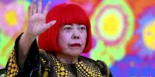 &Egrave; morta Yayoi Kusama, un secolo di ricerca, arte e guarigione