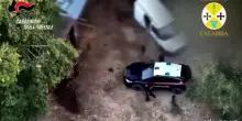 Calabria, appicca il fuoco al bosco ma il drone riprende tutto