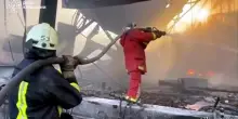 Notte di attacchi russi in Ucraina, colpita Kiev, almeno 12 morti