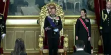 Re Haakon VIII di Norvegia presta giuramento davanti al Parlamento