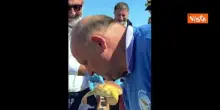 Rocca (Lazio) libera in mare tartaruga Fortuna: Emozione unica con i bambini del Bambino Ges&ugrave;