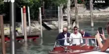 Festival Cinema di Venezia, l&rsquo;arrivo in barca di George Clooney