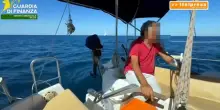 Trapani, nascondeva 8 migranti sulla barca a vela, arrestato
