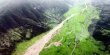 Nepal, in volo sull'area devastata da inondazione, oltre 1.200 morti