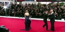 Sul red carpet di Venezia Kendall e Vittoria Ceretti per Malkovich