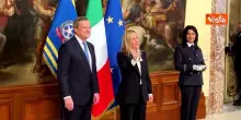Record durata Governo Meloni, scambio campanella con Draghi dopo giuramento della premier nel 2022