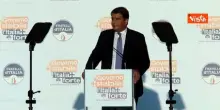 Spunta sul palco Meloni durante discorso Fitto a Bari, parte il coro: Giorgia! Giorgia! Giorgia!