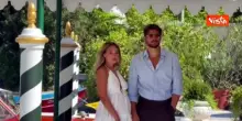 Venezia 83, Angela Caloisi col pancione e il marito Paolo Crivellin in posa per i fotografi al Lido