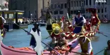 Venezia, la Regata storica colora il Canal Grande