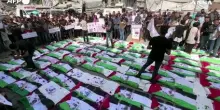 Gaza, funerale di massa per 100 vittime estratte fra le macerie