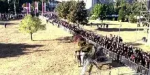 Folla a Belgrado per i funerali criminale di guerra Ratko Mladic
