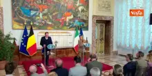 Premier belga De Wever in italiano: Grazie per l'accoglienza calorosa, anche "in senso letterale"