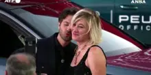 Il cast di &ldquo;L&rsquo;estranea&rdquo; sfila sul red carpet del Festival di Venezia